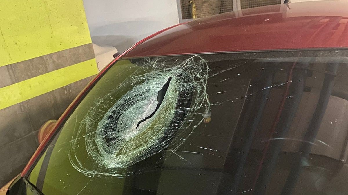 Piedra arrojada a vehículo en vías de la ciudad de Medellín