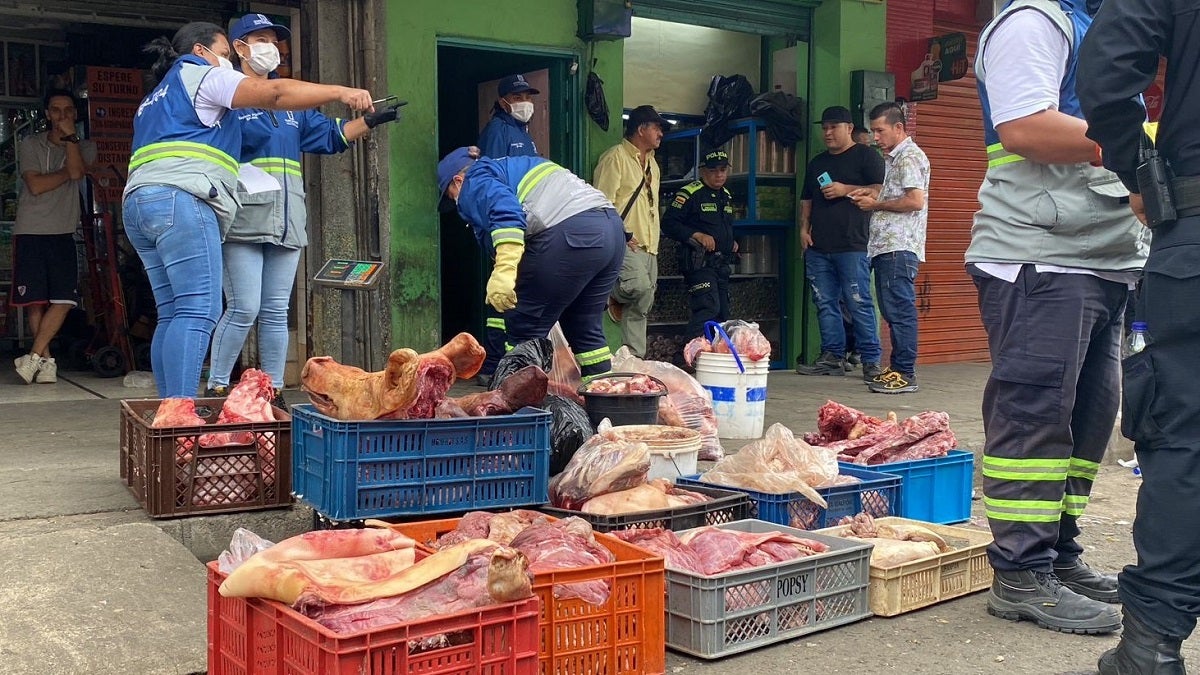 En el Centro de Medellín fueron incautadas más de mil kilos de carne y 800 kilos de pescado en malas condicione