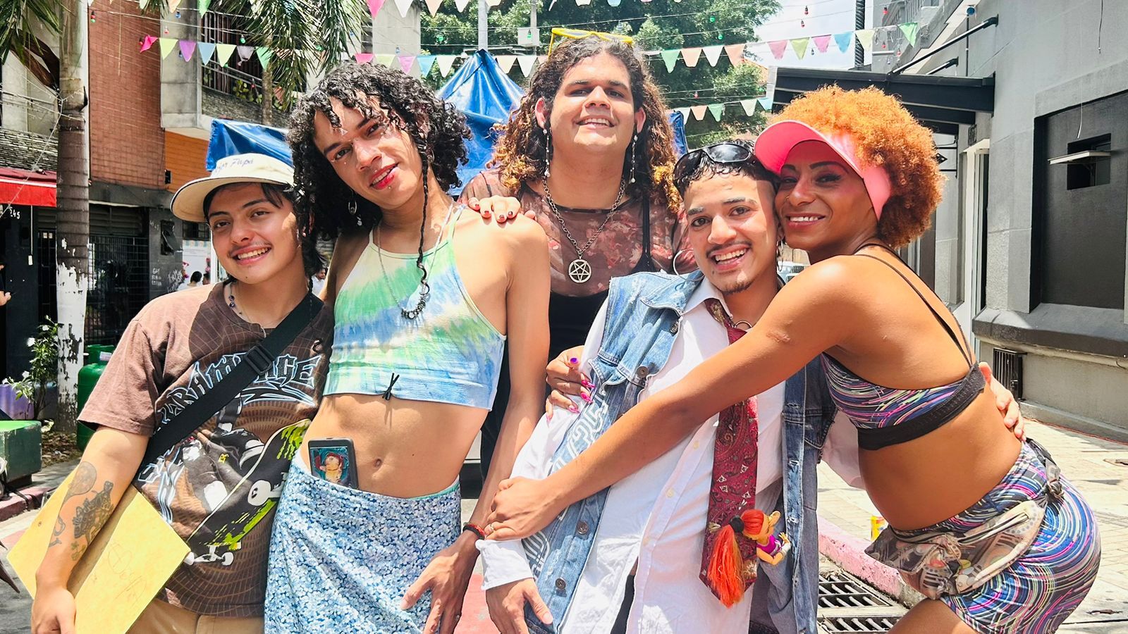 Comunidad trans en Medellín celebra circular de la Supersalud