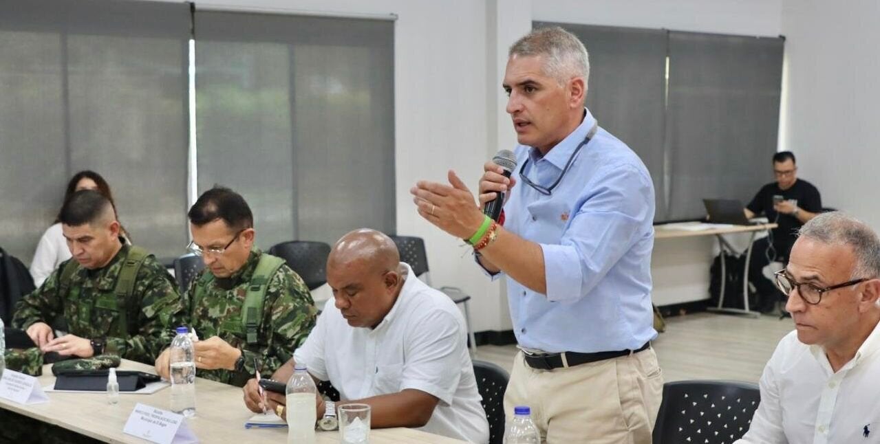 Propuesta del gobernador de Antioquia para atacar a grupos ilegales
