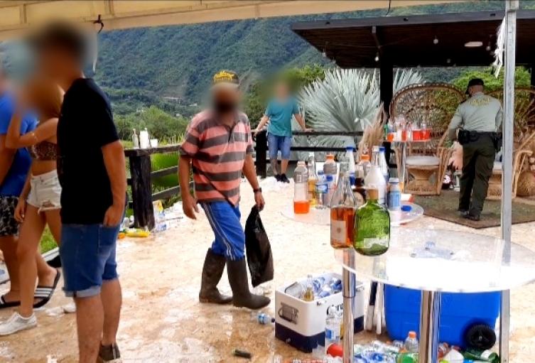 Referencia de fiesta clandestina en Antioquia