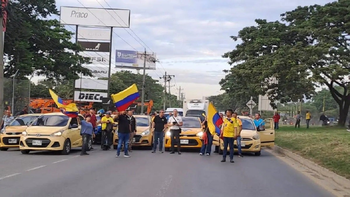 Taxistas en Medellín se movilizarán a partir de las 2 de la tarde. El gremio de la mancha amarilla protestará una vez más en contra de las aplicaciones de transporte.