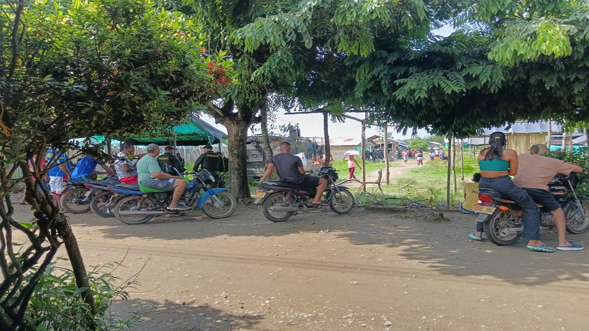 Autoridades adelantan el desalojo en unos predios privados en el municipio de Nechí