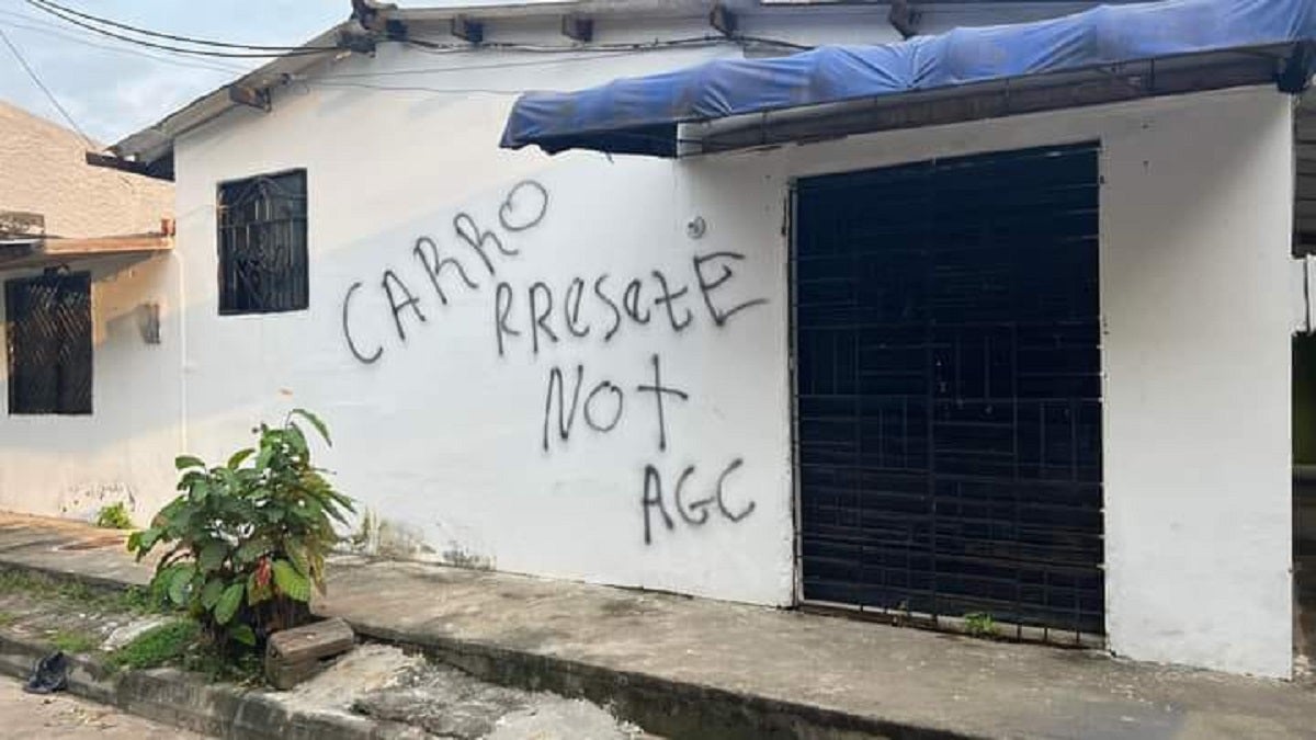 Preocupación en el Bajo Cauca antioqueño por grafitis alusivos al grupo delincuencial los Caparros. Los mensajes dicen “No más Clan del Golfo”