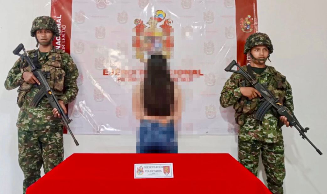 “Jennifer", señalada de terrorismo, se desvincula del ELN: 15 exguerrilleros dejan las armas en Antioquia