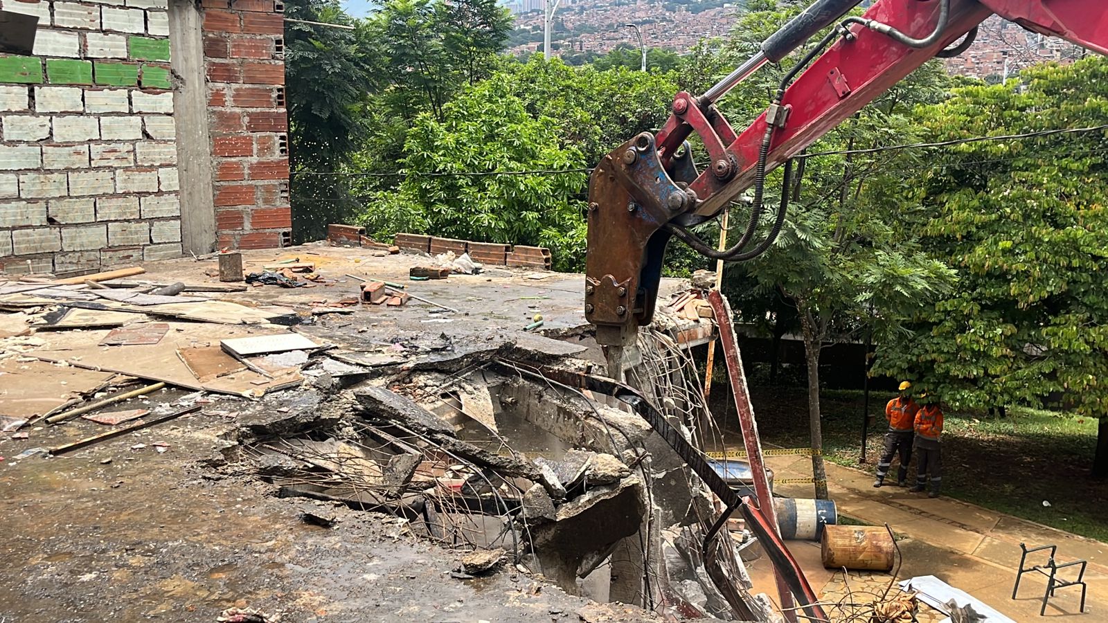 [FOTOS] Derribaron construcción ilegal en Aranjuez tras años de incumplimientos