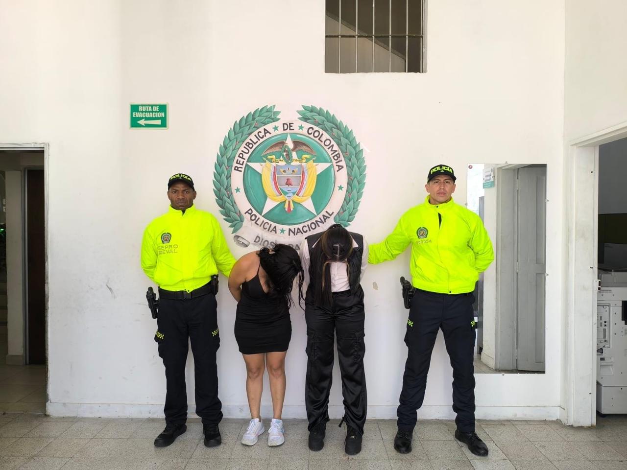 Caen "viudas negras" que robaban a turistas en Medellín luego de contactarlos por aplicaciones de citas