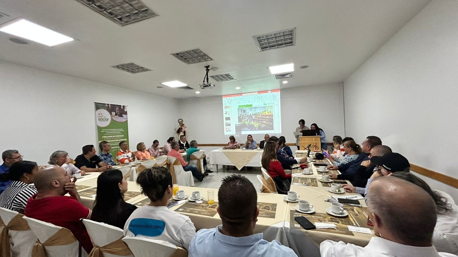 Banco de Alimentos de Medellín celebra donación de huevos