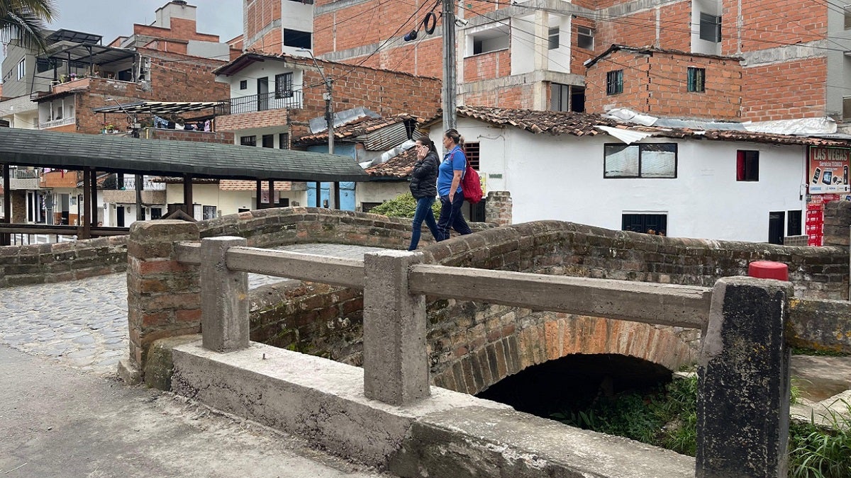 Puentes vehiculares en El Santuario