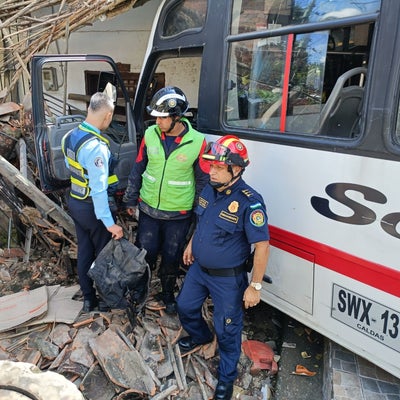 [Fotos] Choque de bus contra vivienda deja cinco heridos en La Estrella