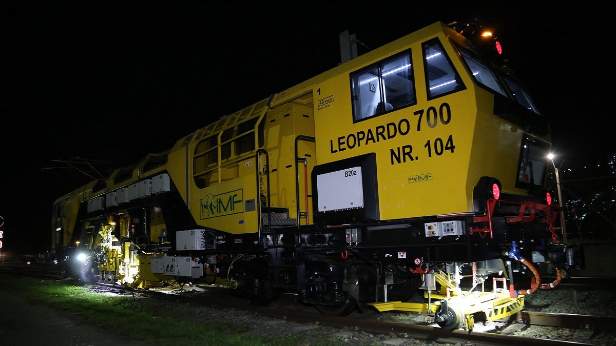 Así avanza el cambio de rieles en el Metro de Medellín