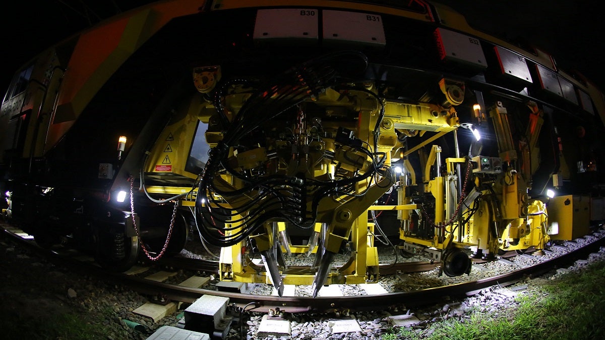 Así avanza el cambio de rieles en el Metro de Medellín