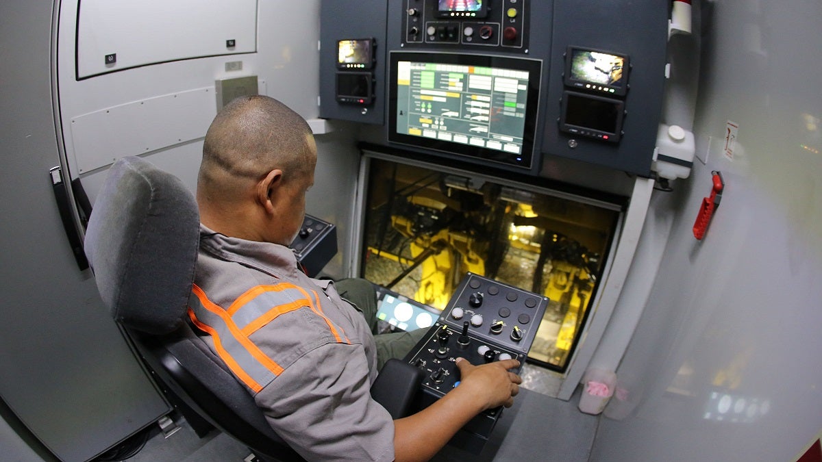 Así avanza el cambio de rieles en el Metro de Medellín