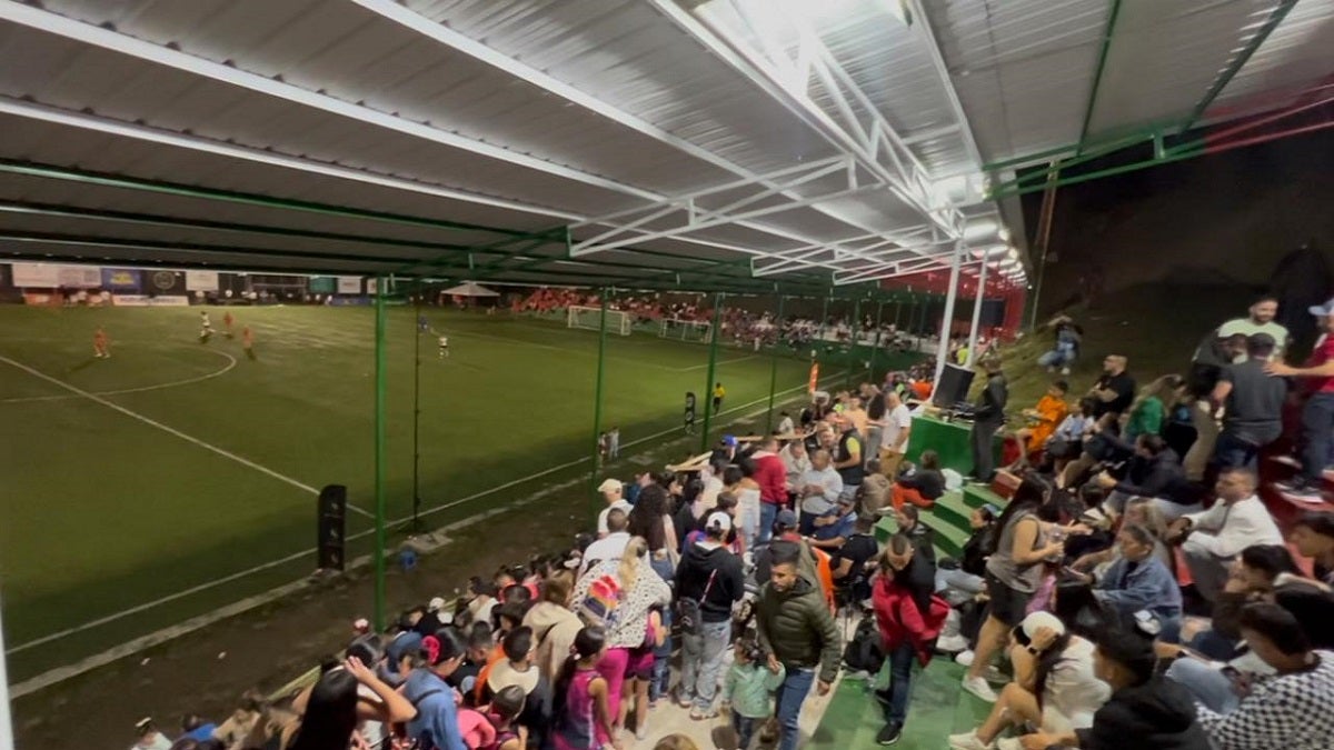 Entregan nueva cubierta para las tribunas del Polideportivo de El Santuario, Antioquia