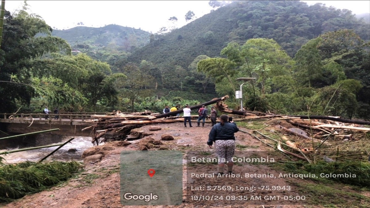 Más de 20 viviendas destechadas y vías afectadas dejó vendaval en el municipio de Betulia. Autoridades avanzan en el censo de las familias damnificadas.
