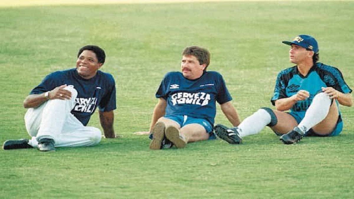 A las 3 de la tarde y vestidos de blanco ciudadanos rendirán homenaje al director técnico Pedro Sarmiento en Medellín