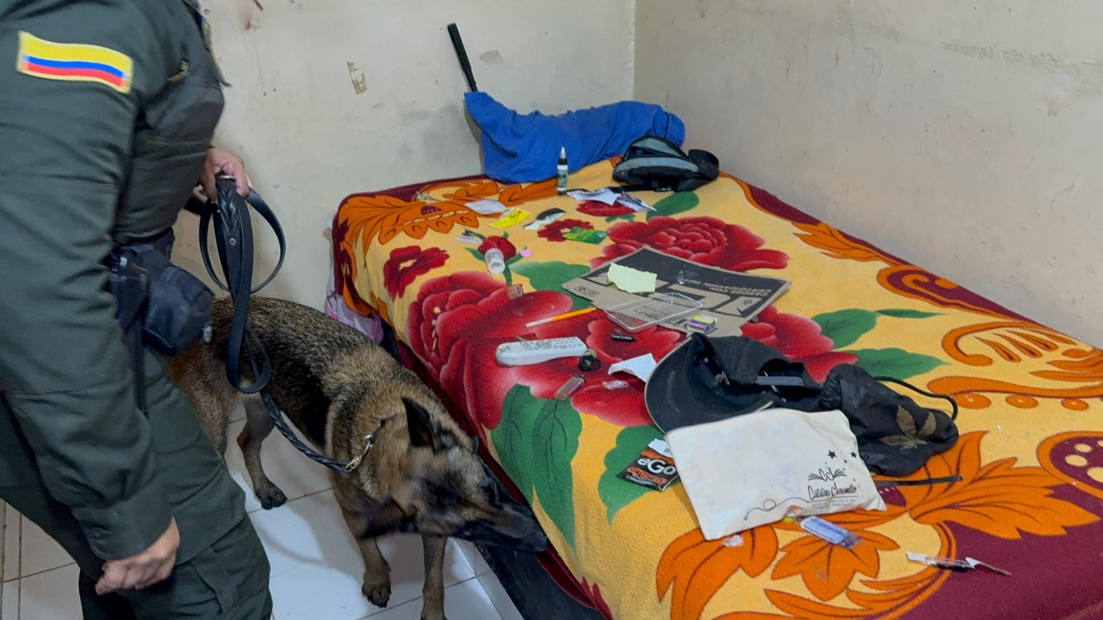 [FOTOS] Operativo en el centro de Medellín: 18 comparendos y 15 armas blancas incautadas