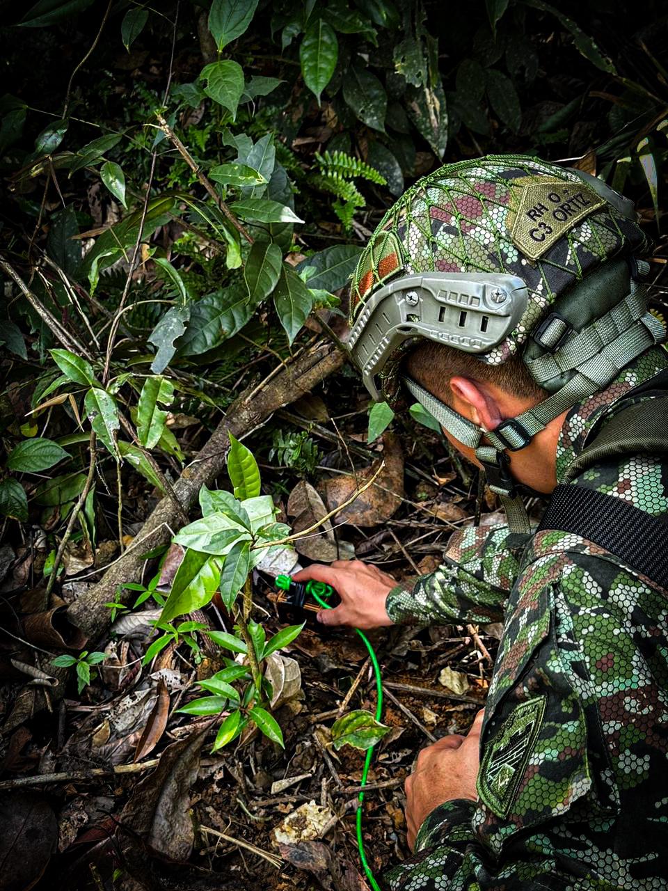 [FOTOS] Ejército neutralizó tres minas antipersonales en zona de alta tensión de Segovia, Antioquia