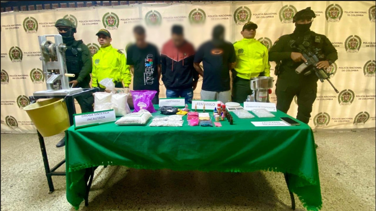 [FOTOS] Desmantelaron banda "Los Sintéticos" que adulteraban tusi, éxtasis y LSD con fentanilo en Medellín