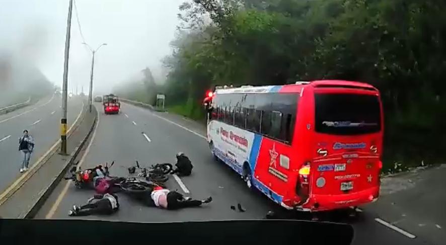 Accidente de tránsito en la autopista Medellín - Bogotá
