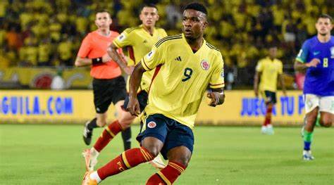 Jhon Córdoba explicó la jugada de gol errada frente a Ecuador