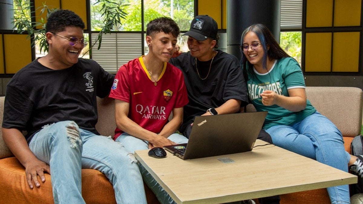 2.500 cupos habilitó Sapiencia para estudiar gratis habilidades digitales y bilingüismo en Medellín