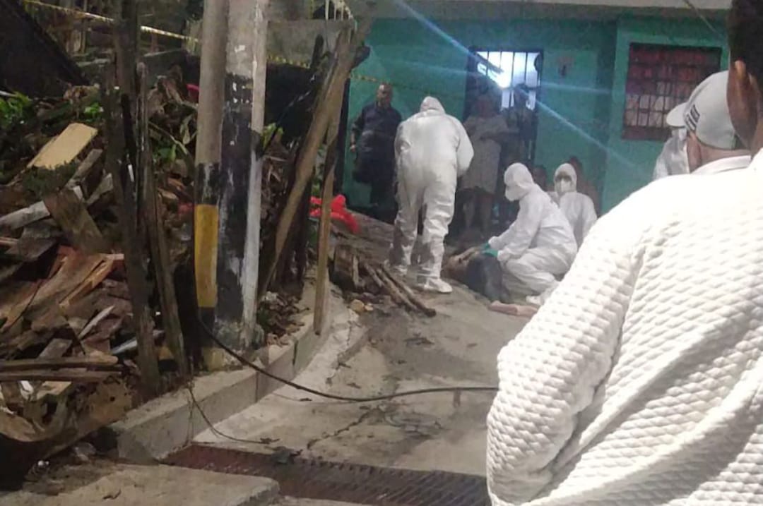 Tragedia vial en el barrio Santa Cruz de Medellín: Una mujer muerta y dos heridas