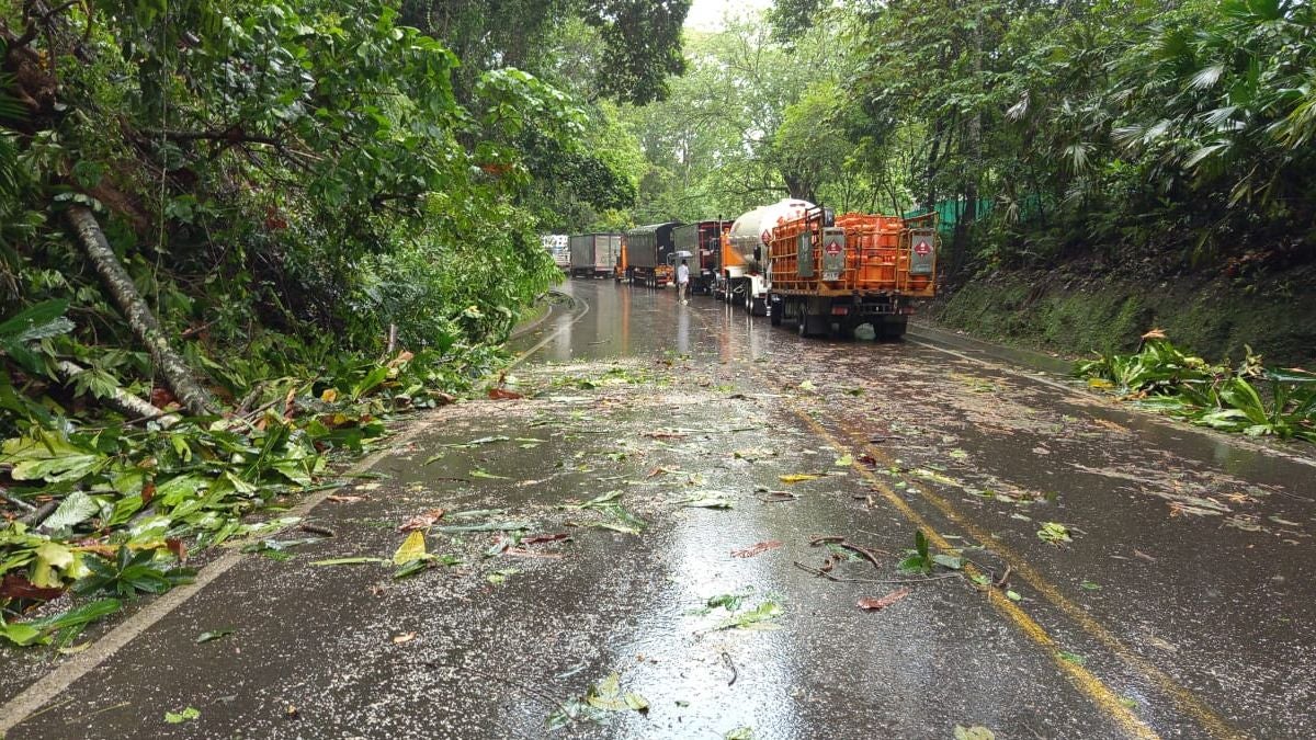 Deslizamiento vía Medellín - Bogotá