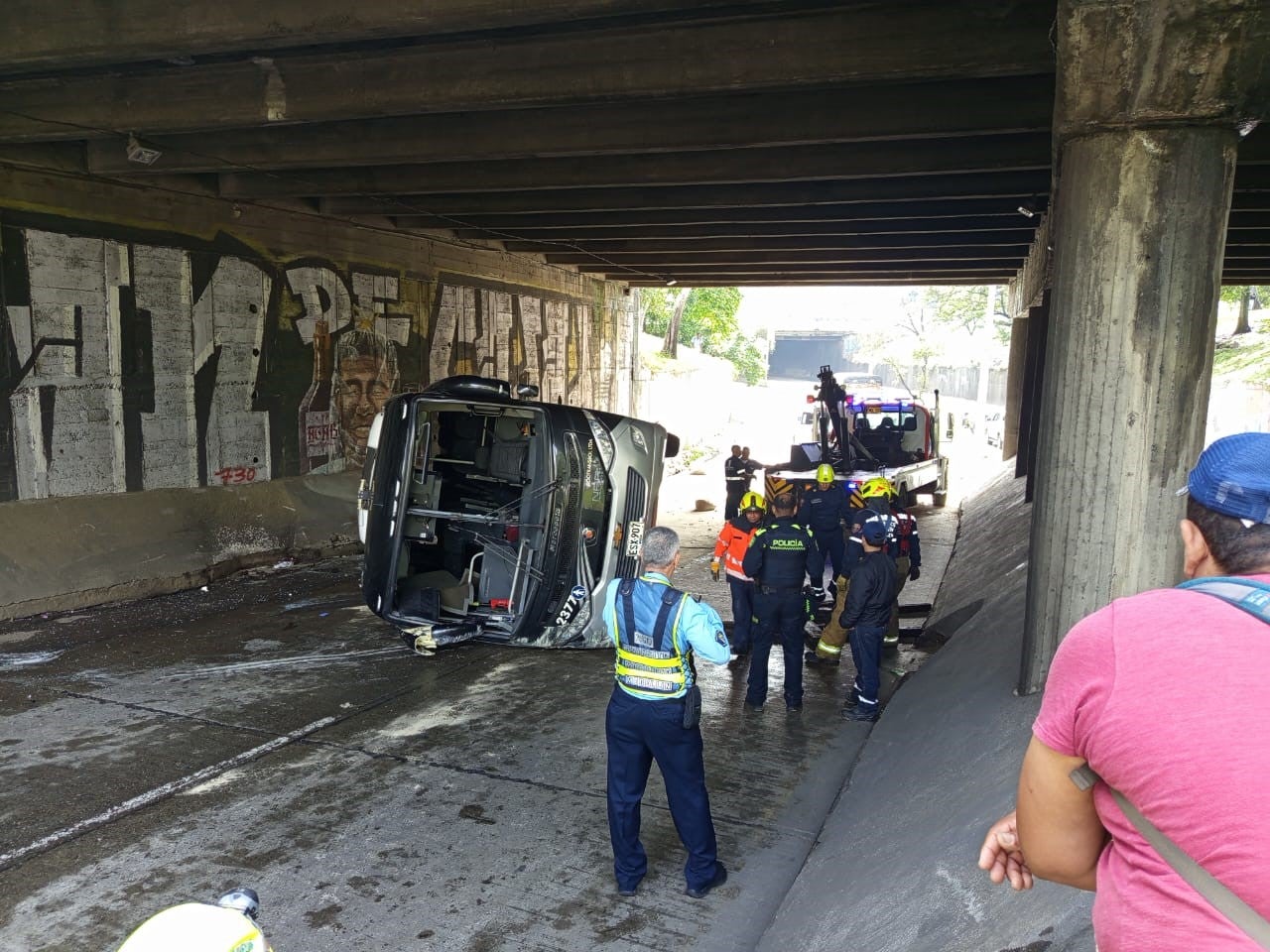 ¿Quiénes son los lesionados del bus accidentado en el centro de Medellín?