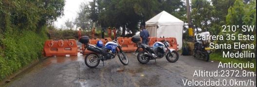 Continúa el cierre total de la vía Santa Elena por deslizamiento de tierra