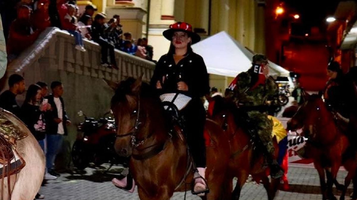 Funcionaria disfrazada del ELN