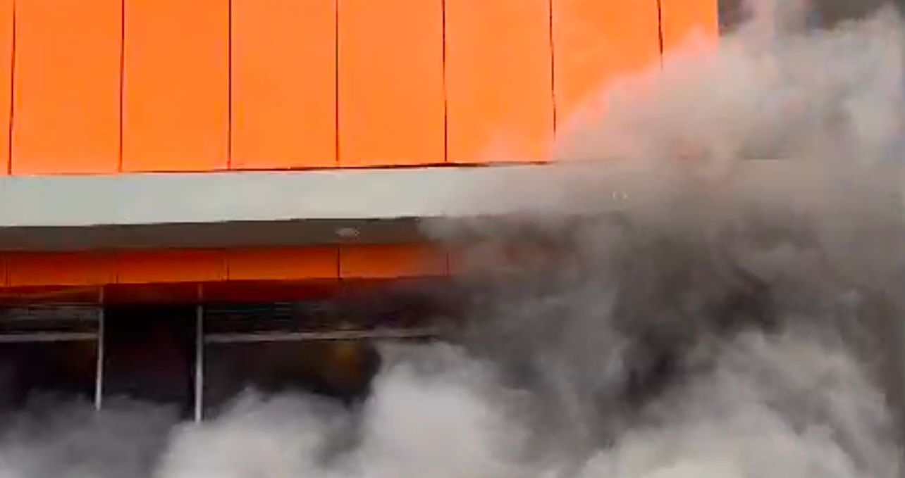 Incendio en centro comercial de Medellín, tras disturbios