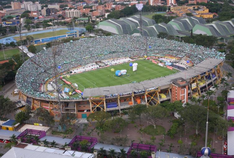 Hinchas de Nacional en el Estadio Atanasio Girardot
