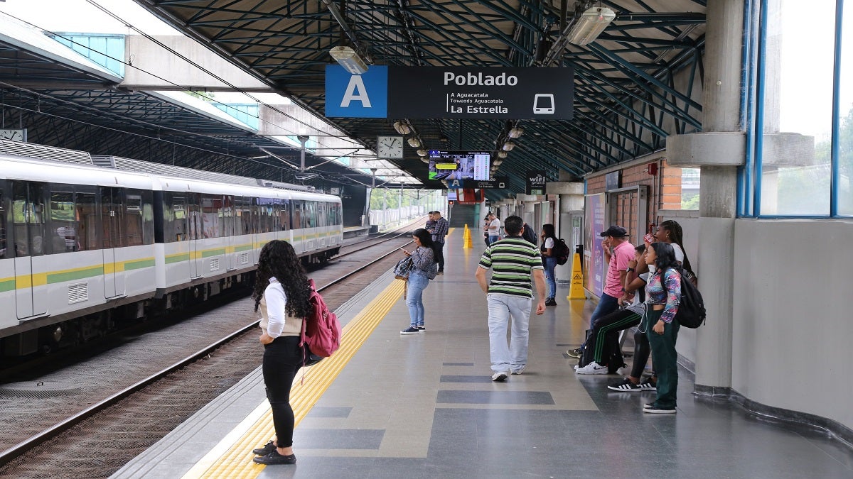 Cuatro años de prisión pagará mujer que mordió a un Policía en el Metro de Medellín.