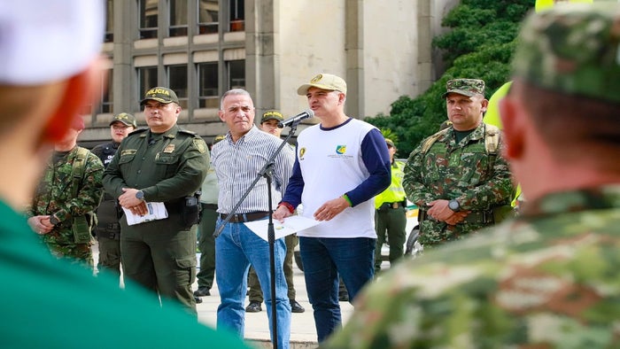 Gobernador de Antioquia y autoridades militares