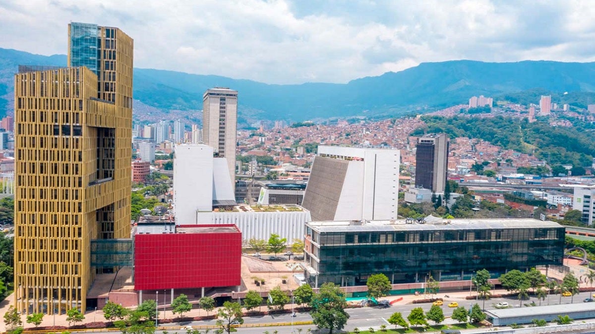 Centro Administrativo La Alpujarra en Medellín