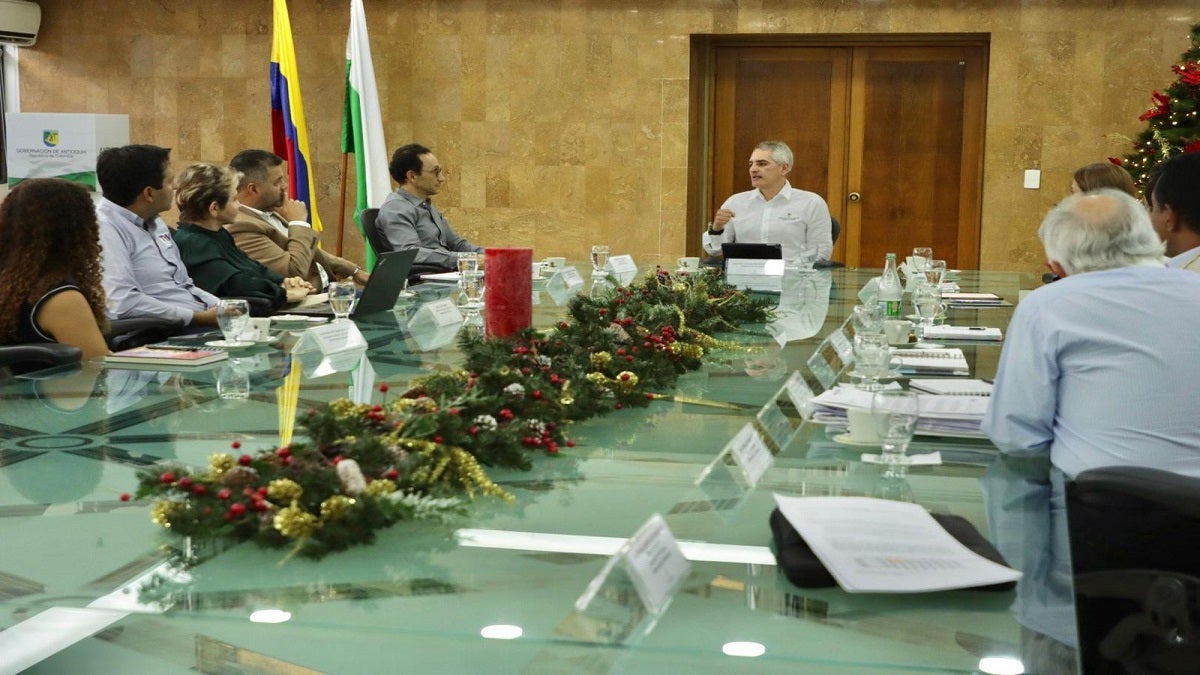 En reunión con la ANDI y Fenalco, el gobernador de Antioquia aseguró que la tasa de seguridad y convivencia sería deducible hasta en un 100% del impuesto de renta
