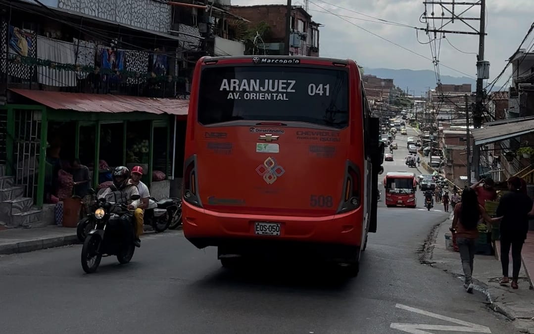 Nueva ruta de buses al centro de Medellín beneficiará a 14.000 habitantes de Manrique