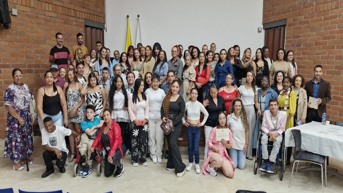 590 personas con discapacidad de Medellín recibieron apoyo económico y planes de emprendimiento para desarrollar sus proyectos