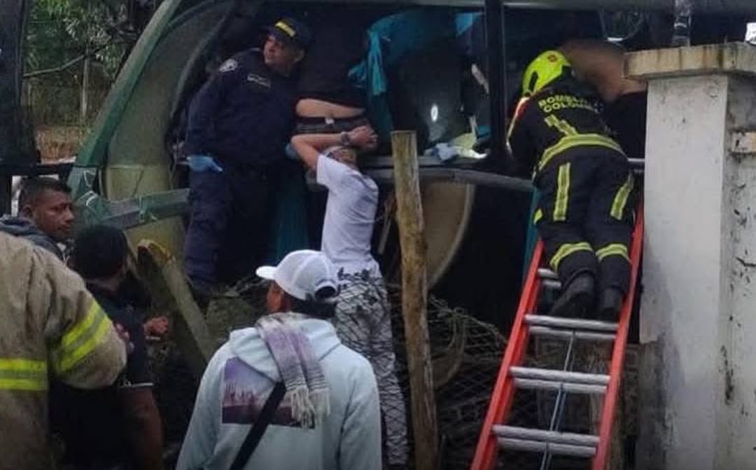 Accidente de transito de la agrupación Los Inquietos del Vallenato