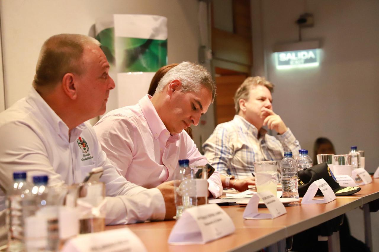 Reunión del gobernador de Antioquia en el suroeste