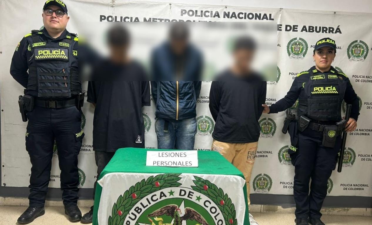 Motociclista de Medellín atacado a patadas por negarse a pagar cuota de parqueo