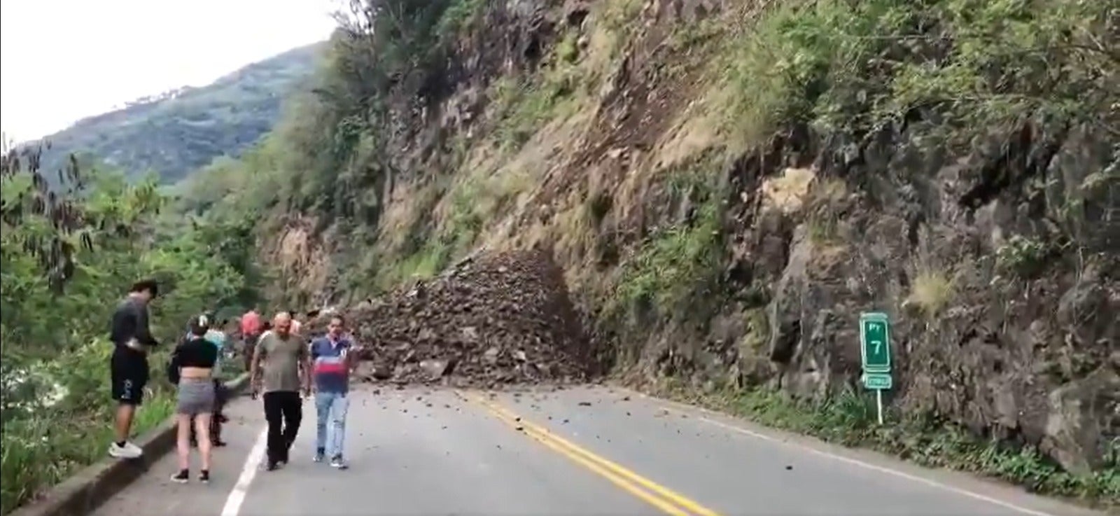 Derrumbe vía Bolombolo - Santa Fe de Antioquia