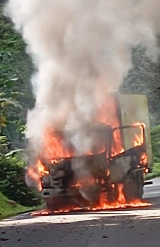 Incursión armada del Eln deja un vehículo incinerado y dos vandalizados