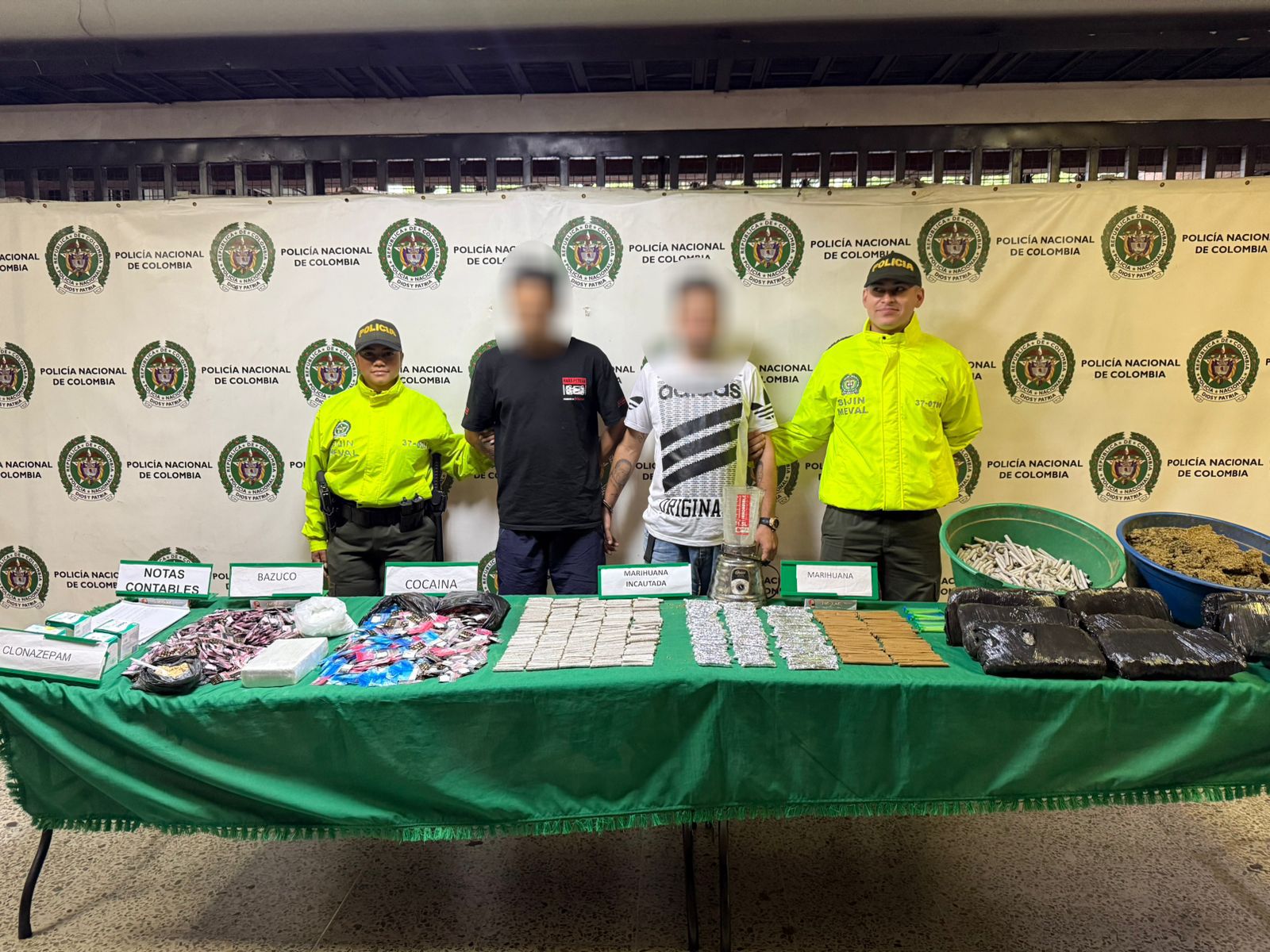 Hallaron más de 15 kilos de marihuana escondidos en una cama de madera en la Terminal del Sur