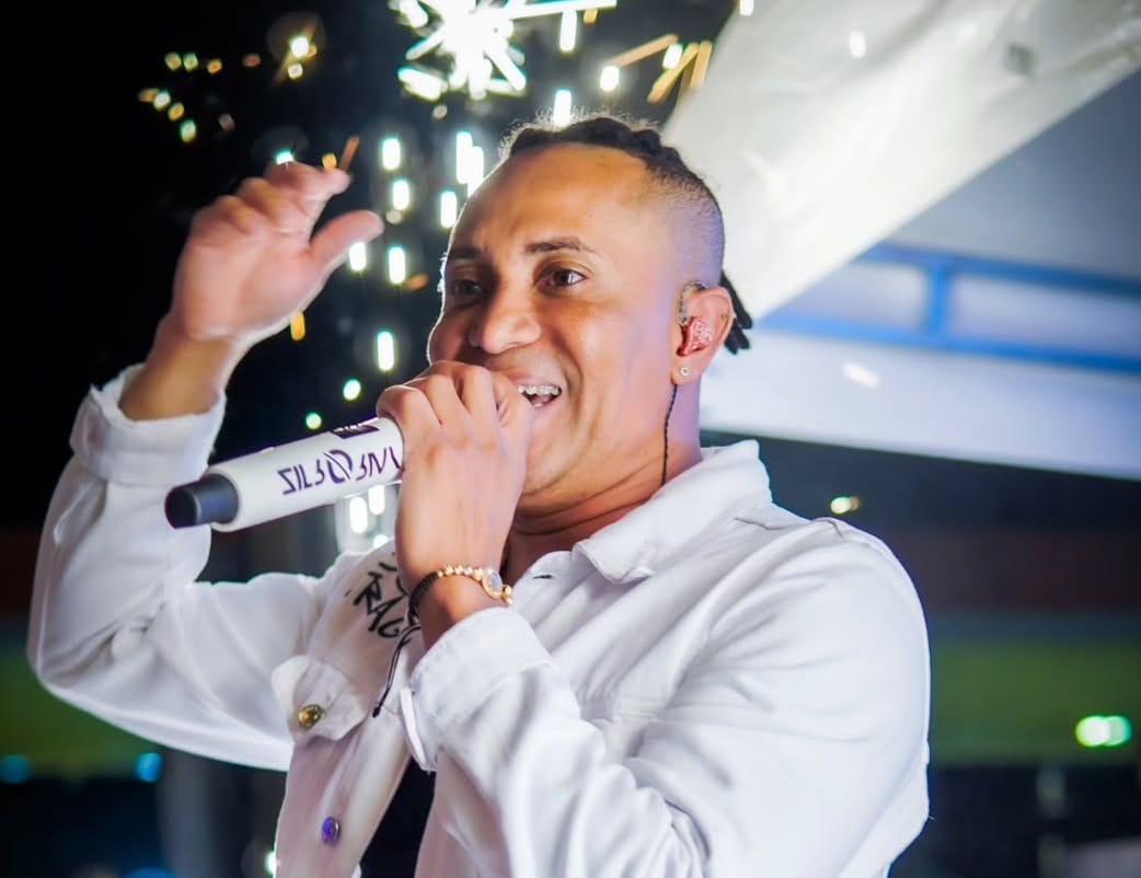 Cantante de vallenato herido en balacera de Santa Cruz de Medellín