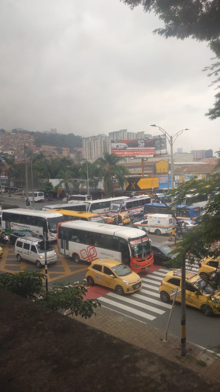 Falla eléctrica paralizó la res semafórica del centro de Medellín