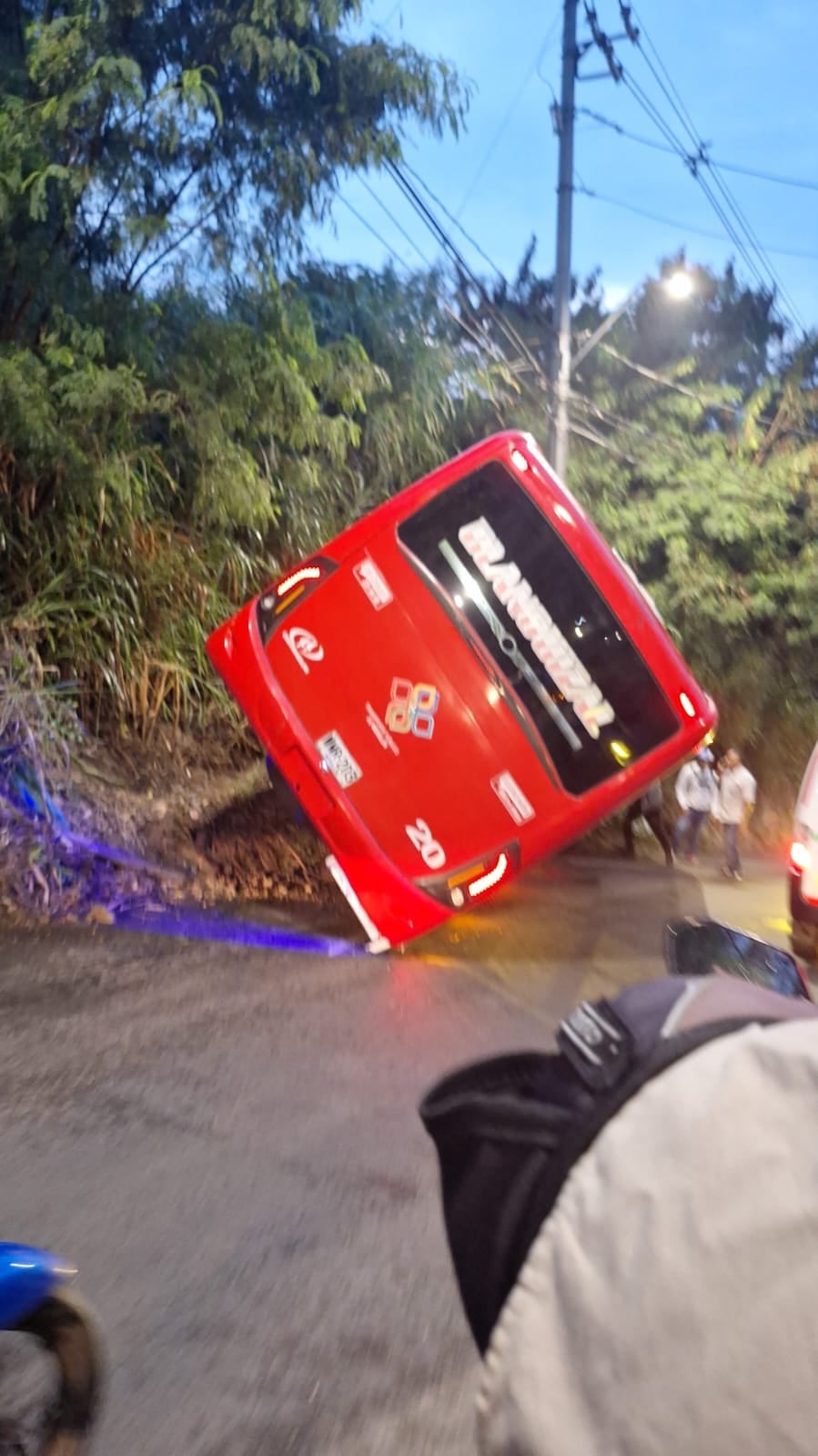 Conductor de bus evitó accidente de tránsito en el barrio Blanquizal de Medellín