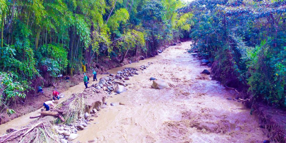 Mujer murió ahogada al intentar cruzar un río a caballo con su hijo en Urrao