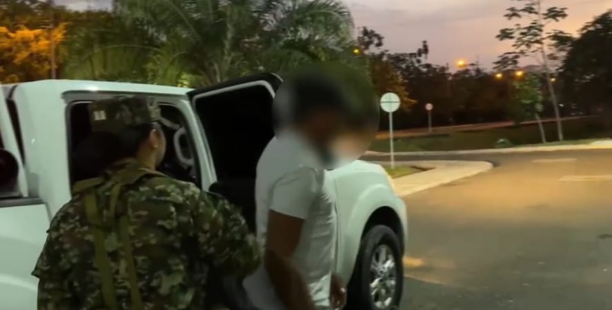 Integrante del Clan del Golfo abandona las armas y se entrega al Ejército, en el Urabá antioqueño